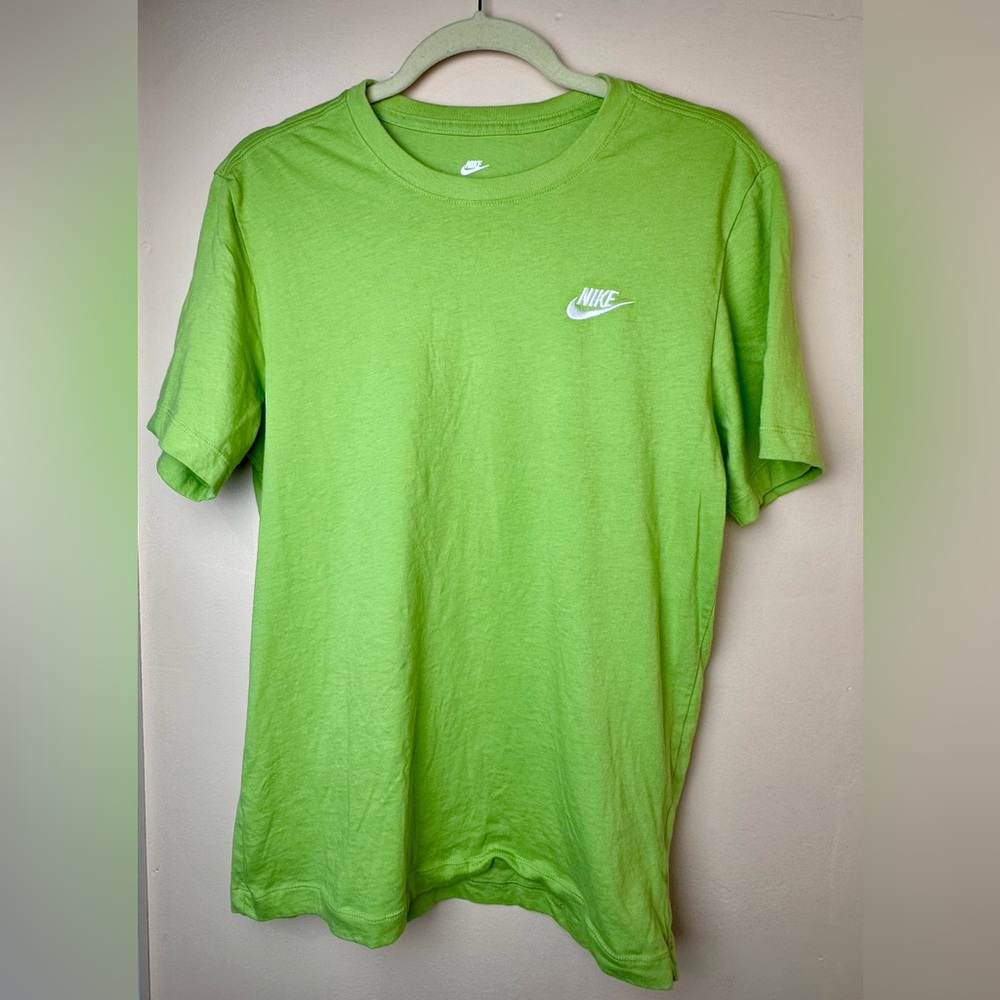 Nike Men’s short-sleeve shirt